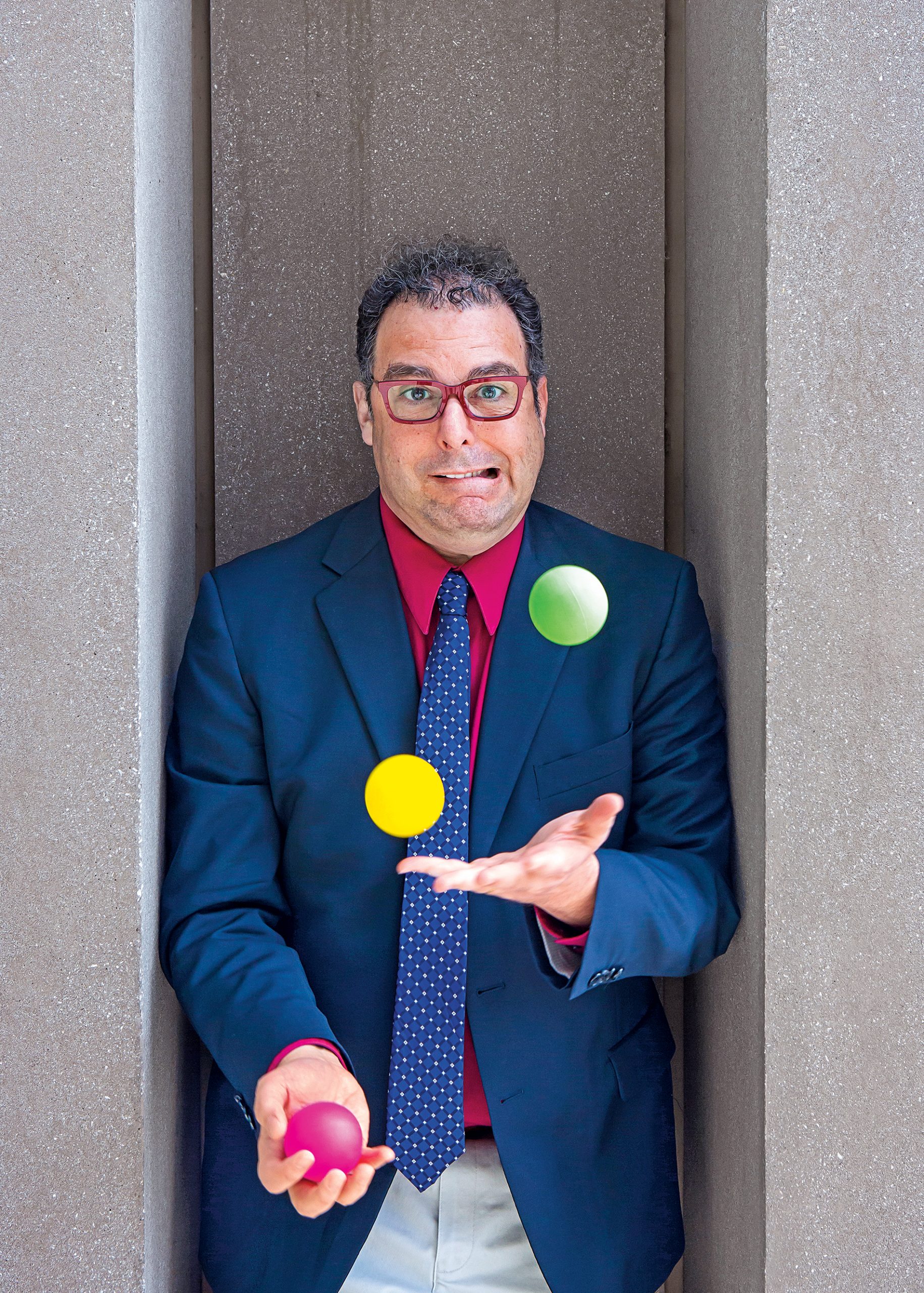 photo of Michael Littman juggling